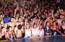 W Chinach imprezy na całego, a u was jak tam kwarantanna ?
