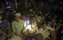 300 uchodźców z birmańskiej prowincji Rohingya zostało odnalezionych w Indonezji