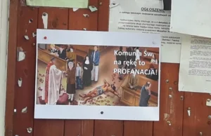 “Komunia święta na rękę to profanacja” - Kontrowersyjne plakaty w Lisowie