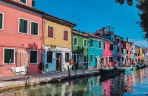 Dlaczego włoskie Burano jest takie kolorowe?