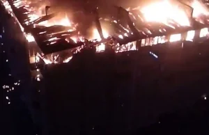 Rosja. Krasnodar. Ogromny pożar strawił całe piętro bloku mieszkalnego...