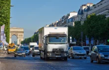 Paryż: opłata dla ciężarówek w parkomacie na czas rozładunku. 12 euro za godz.