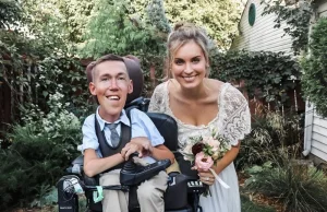 Niepełnosprawny youtuber wziął ślub. Mówili, że jest z nim z litości