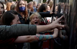 Wielki marsz w Mińsku, milicja rozpędza protestujących.