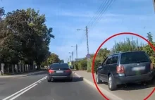 Szaleniec w Passacie wyprzedzał pojazdy jadąc chodnikiem! (FILM)