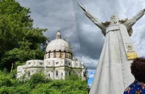 Byłem w upadłym parku miniatur, w którym stoi największy papież świata