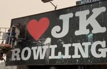 Transfobiczny billboard popierający J. K. Rowling został zniszczony