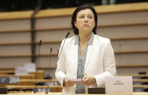 UE: Jourova zapowiada w PE, że KE wkrótce zdecyduje o kolejnych krokach...
