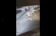 Radom. Szokujące wideo - kobieta i jej syn brutalnie pobici przed sklepem