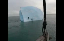 Dwóch śmiałków wspina się na dryfujący lodowiec