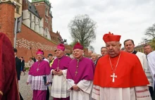 M. Szostkiewicz o konflikcie Dziwisz - Isakowicz-Zalewski: "wierzę Tadeuszowi"