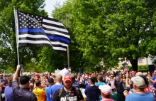 Większość Amerykanów popiera ideę ‘Blue Lives Matter’ i ustaw o ochronie Policji