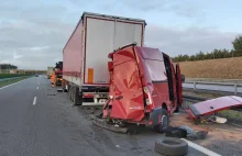 Ciężarówka zmiażdżyła busa pomocy drogowej na S3 pod Zieloną Górą. Ludzie...