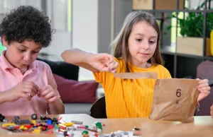 LEGO ma dość plastiku. Stawia na papier i bio-materiały