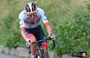 Tadej Pogačar zwycięża w Tour de France 2020