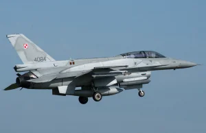 F-16 w locie zgubił makietę uzbrojenia i uszkodził auto.