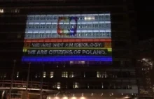 Antypolska iluminacja na budynku Komisji Europejskiej