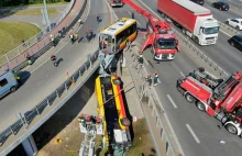 Wyniki kontroli po wypadkach autobusów. Kierowcy pracują po kilkanaście godzin
