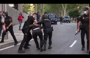 Szokujące sceny z Madrytu. Hiszpańska policja konkuruje w brutalności z...