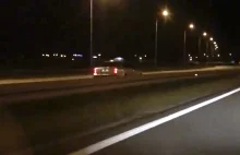 Pod prąd autostradą A1. Taksówkarz pędził lewym pasem