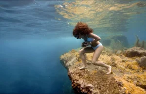 Podwodna wspinaczka. Niesamowity film z wyczynów kolumbijskiej nurek | Ale...