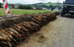 Grubo ponad 200 niewybuchów przy drodze