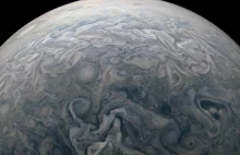 Jowisz na pięknych zdjęciach. Podczas ostatniego przelotu Juno uchwycono...