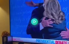 Po debacie Biden został przytulony przez żonę a Trump...