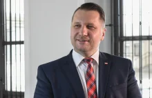 Polskie Radio omawia wybór ministra edukacji z kabareciarzem J.Pietrzakiem.