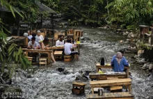 [DUŻO ZDJĘĆ] Restauracja w strumieniu – Malezja