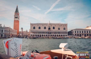 Tani sposób na zwiedzanie Wenecji z wody - komunikacją miejską po Canal Grande