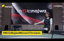 Indonezyjska dziennikarka przeprowadza wywiad z pustym fotelem