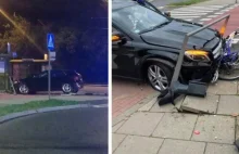 Mercedes uderzył w rowerzystkę stojącą przy przejściu dla pieszych..