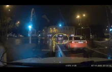 Pijany kierowca BMW w rękach policjantów...