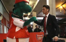Happy end w sprawie maskotki Arsenalu.Mesut Ozil pokryję pensję dla Jerry Quy'a!