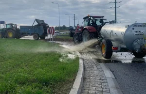 Zablokowane drogi, gnojowica u posła i na ulicach. Rolnicy protestują