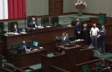 Posłowie Konfederacji kolejny raz nie stosują się do przepisów w sejmie