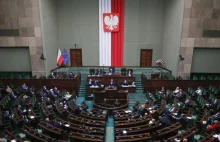 Sejm znowelizował budżet podnosząc deficyt do kwoty 109,3 mld zł...
