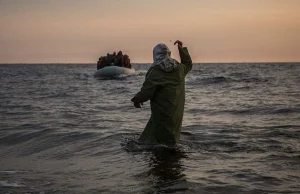 Agenci rekrutowani spośród migrantów pomogli aresztować szmuglerów migrantów