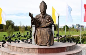 W Rzeszowie stanął nowy, już szósty pomnik św. Jana Pawła II [ZDJĘCIA