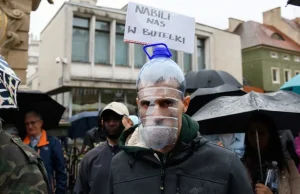 Manifestacja antycovidowców. Policja użyła gazu pieprzowego