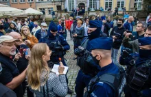 Policjanci mają dość antymaseczkowców: teraz to po prostu czysta głupota