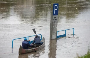 Pogotowie przeciwpowodziowe w Krakowie. Wisła wylała na bulwarach