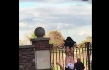 Angielski policjant utknął na płocie do góry nogami z gaciami na wierzchu