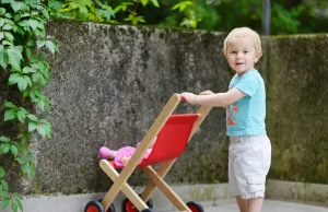 Jak przekonać rodziców, że chłopcy też mogą się bawić lalkami?