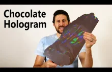 Używanie mechaniki kwantowej do tworzenia holograficznej tęczy na czekoladzie