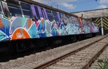 Sklep Galeria Koloru w dalszym ciągu promuje niszczenie pociągów.