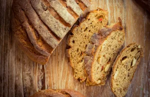 Polacy jedzą coraz mniej chleba