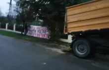 Kupa obornika pod gospodarstwem sieradzkiego posła PiS Piotra Polaka (video)