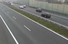 Szedł na kolanach do Częstochowy. Dosłownie! Mężczyzna z krzyżem szurał po A4